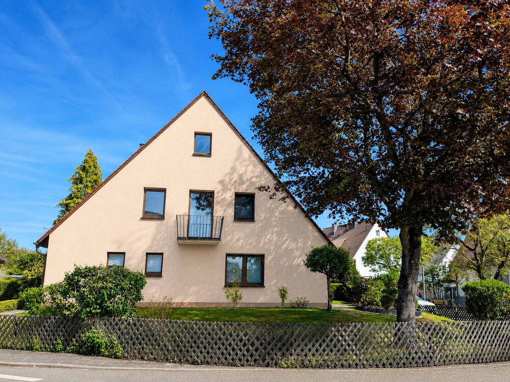 Thumbnail-Doppelhaushälfte mit Entwicklungspotenzial in Nürnberger Vorstadtlage - frei ab 01.07.