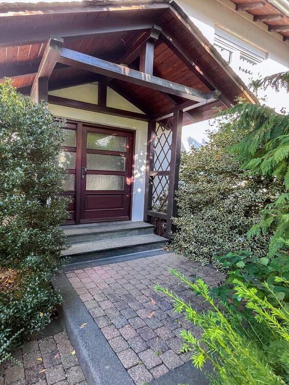 Thumbnail-Ehemaliges Bauernhaus (ZFH) mit Nebengebäude auf großem Areal, zentral und ruhig in Flammersfeld!