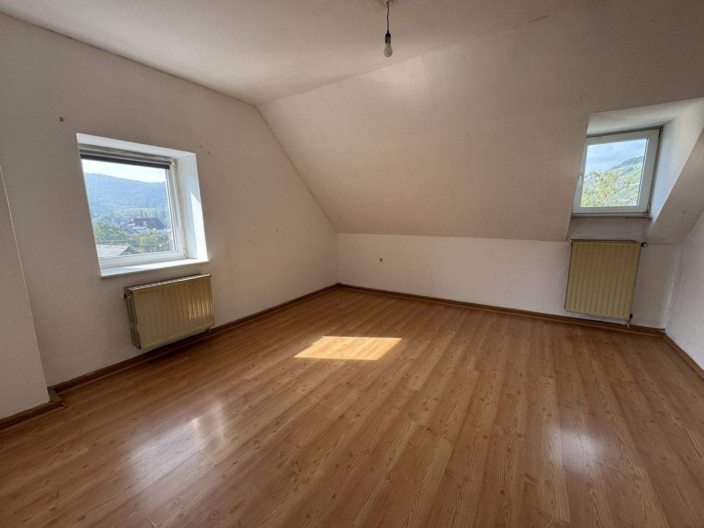 Thumbnail-Gemütliche 3 Zimmer Dachgeschosswohnung in verkehrsgünstiger Lage von Leutesdorf