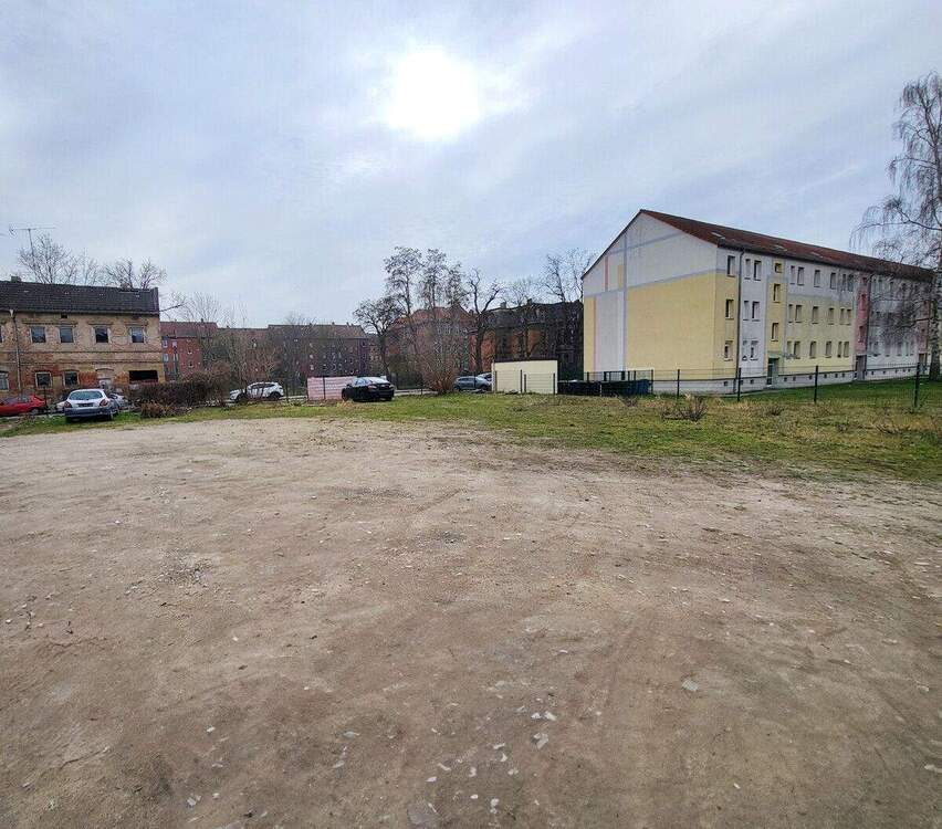 Thumbnail-Grundstück in Weißenfels am Standort Müllnerstraße 2 mit Baugenehmigung für Garagen zu verkaufen
