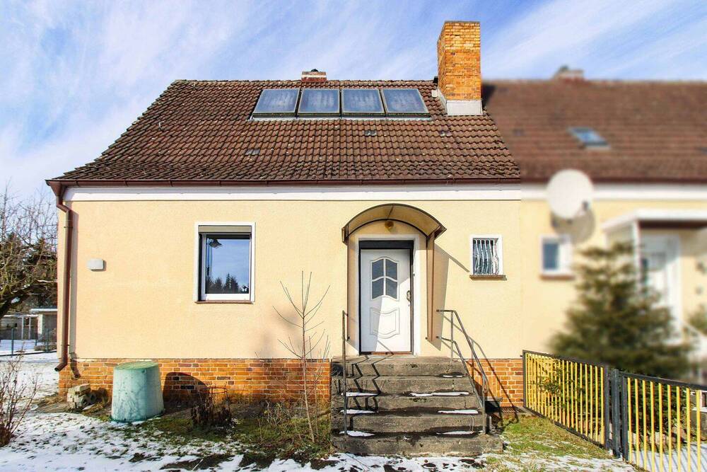 Thumbnail-Bezugsfrei: Sanierungsbedürftige Doppelhaushälfte mit viel Potenzial und großem Garten