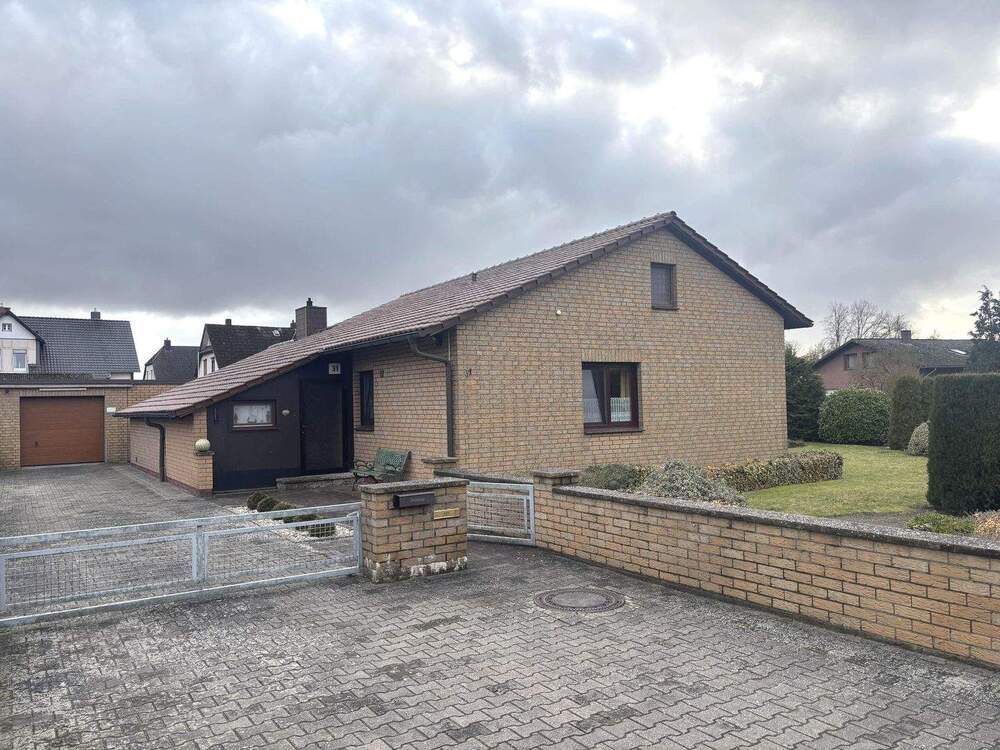 Thumbnail-Bungalow zu ebener Erde mit Garage und Wintergarten