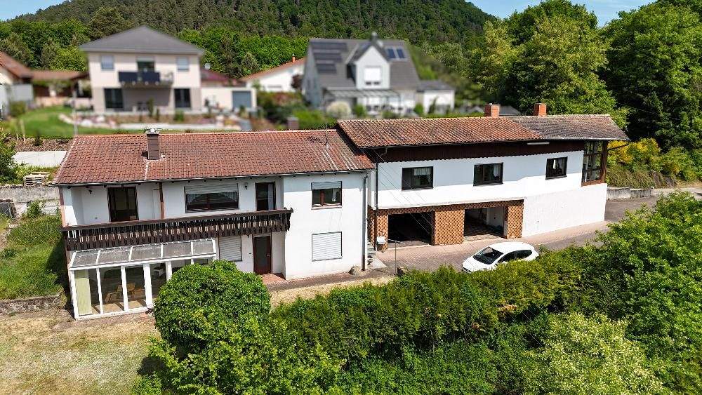 Thumbnail-+++Zwei Einfamilienhäuser mit Südausrichtung, Wintergärten, Südbalkon, 3 Garagen, auf einem ruhigen Grundstück mit Panoramablick in den Pfälzer Wald++