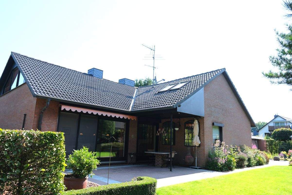 Thumbnail-Geräumiges Einfamilienhaus top gepflegt