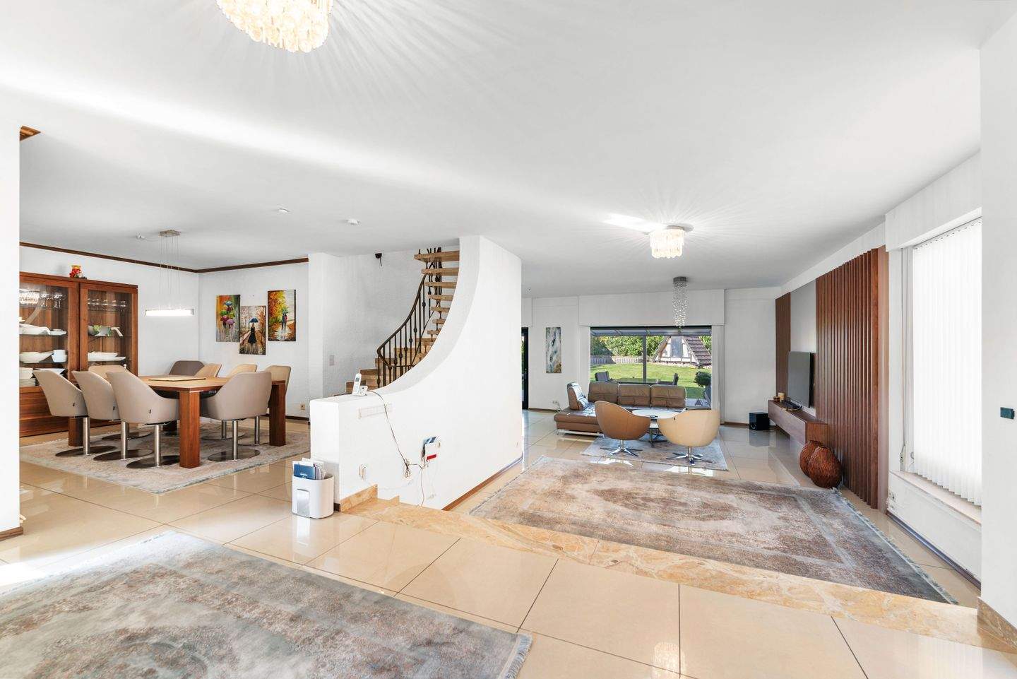 Thumbnail-Außergewöhnliche Architektur trifft modernen Wohnkomfort mit großzügiger Terrasse in Wachtberg