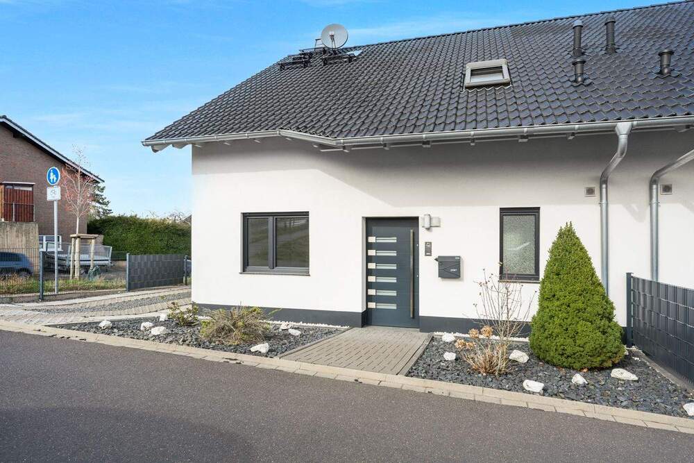 Thumbnail-Neuwertige Doppelhaushälfte mit Garten, hochwertiger Ausstattung & traumhaftem Panoramablick