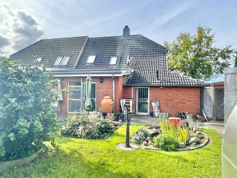 Thumbnail-Gemütliche Doppelhaushälfte in ruhiger Lage mit großem Gartenhaus und Gewächshaus