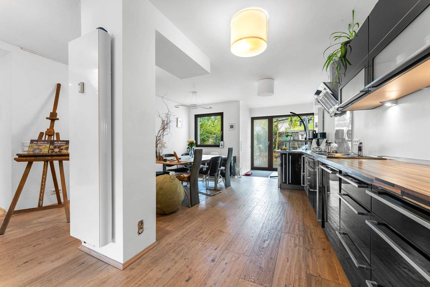 Thumbnail-Gehobene Ausstattung und barrierearm: Großzügige 4-Zimmer-Wohnung mit Garten in Bestlage von Refrath