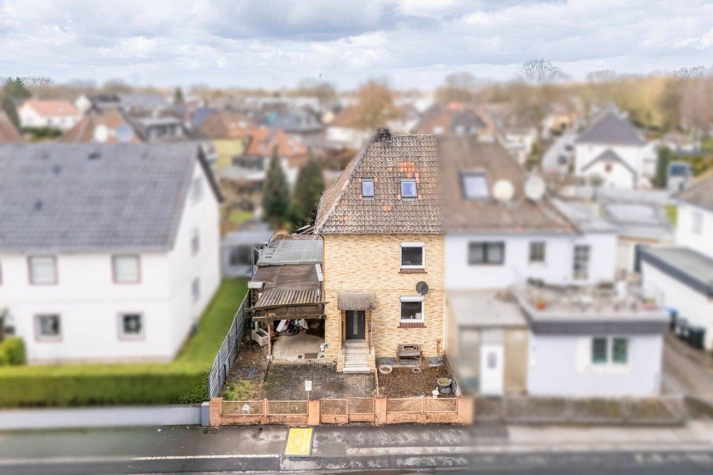 Thumbnail-Rohdiamant: Doppelhaushälfte mit großem Garten und viel Potenzial