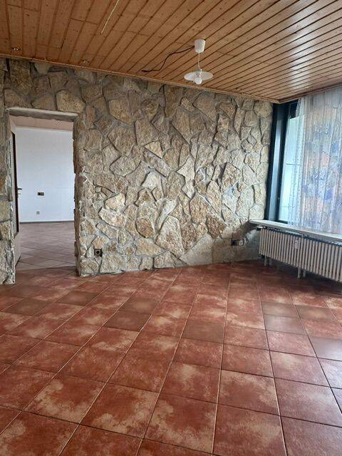Thumbnail-Helle 2 ZKB mit Balkon und Garage
