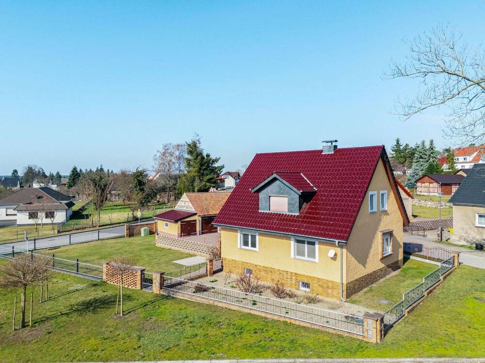 Thumbnail-modernisiertes Einfamilienhaus mit Garage und Nebengebäude