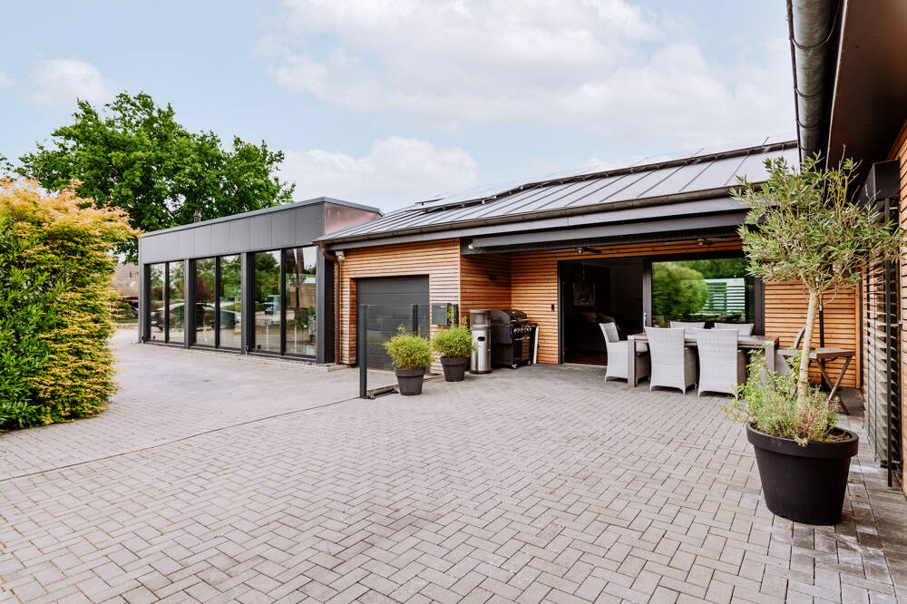 Thumbnail-Design trifft Business - Exklusiver Bungalow mit Glasanbau