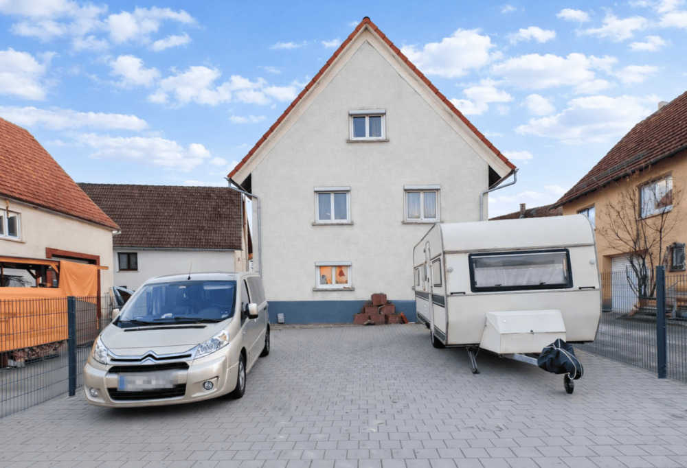 Thumbnail-Freistehendes Einfamilienhaus mit großem Grundstück und umfangreichen Modernisierungen