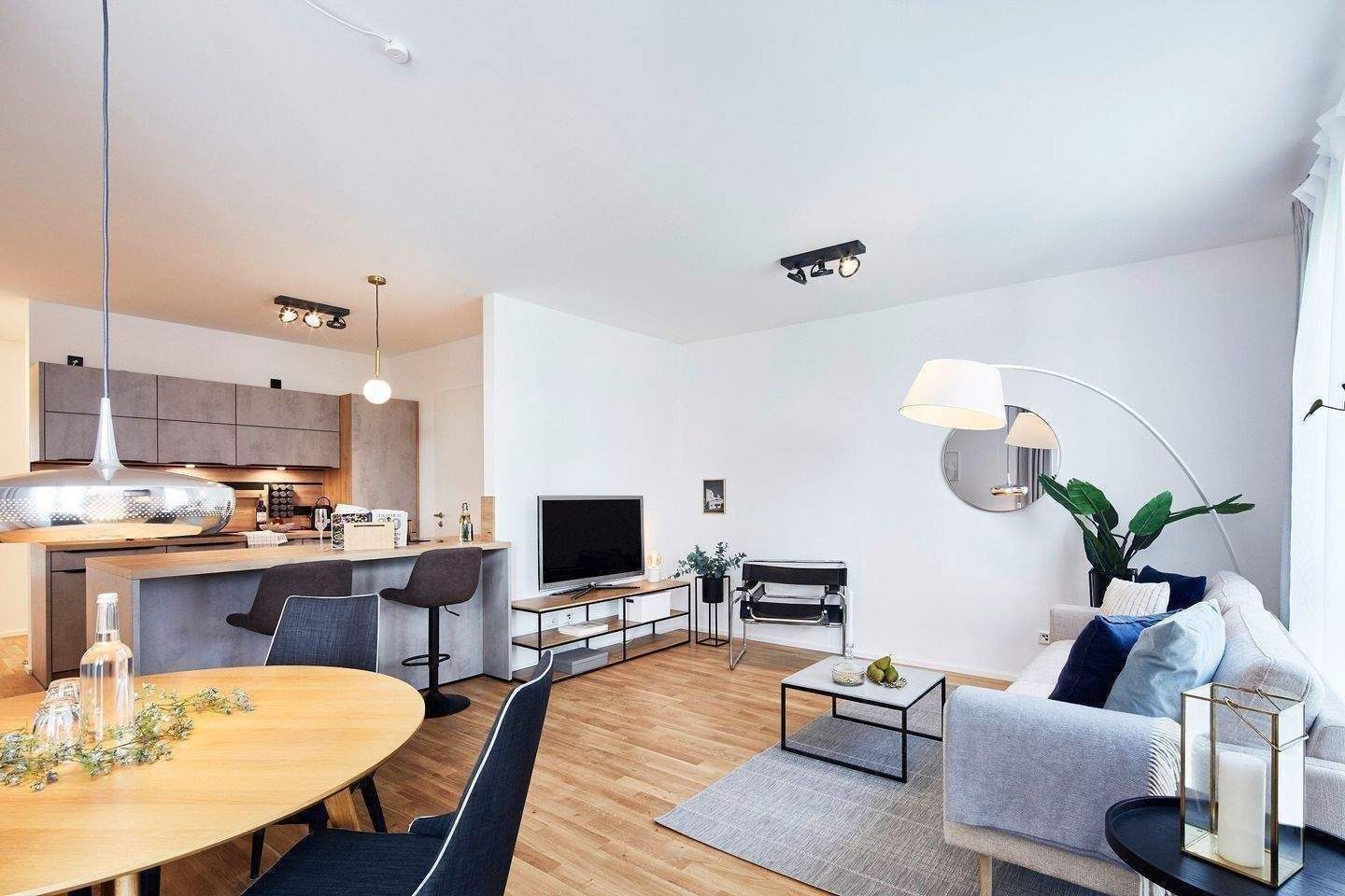 Thumbnail-LICHT & SONNE PUR! helle 4-Zimmer-Wohnung mit gr. Sonnenbalkon in begehrter Wohnlage!