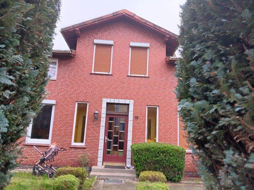 Thumbnail-Geräumiges 9-Zimmer-Haus mit Garage in Techau