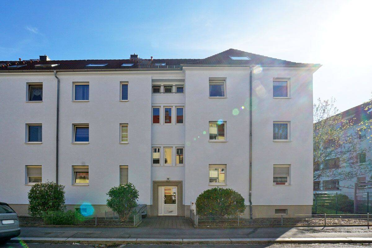 Thumbnail-Leuben: Loggia + Wanne + EBK mgl.*