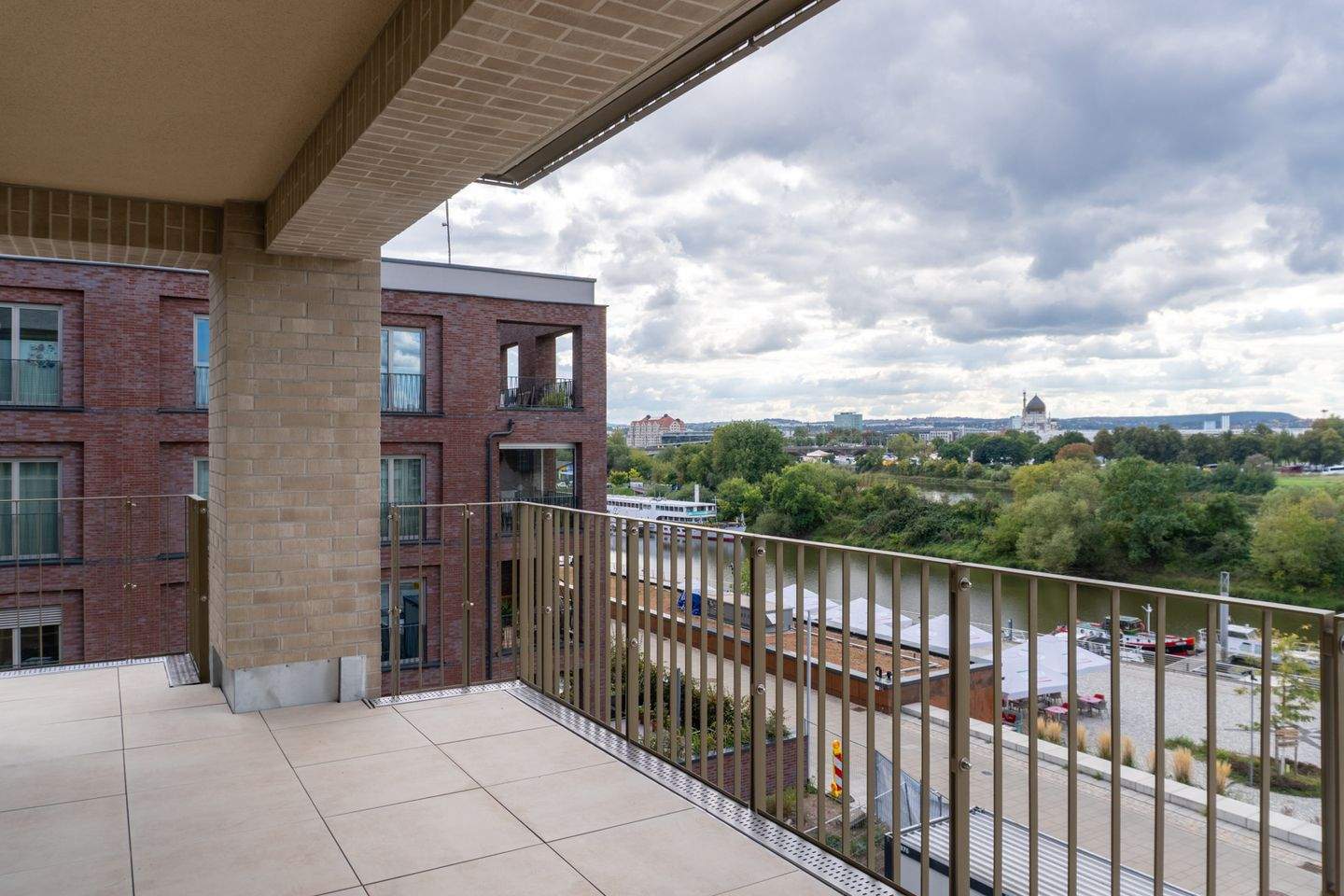 Thumbnail-++ Exklusive 4-Zimmer-Neubauwohnung mit gehobener Ausstattung in Dresden mit Blick auf die Elbe ++