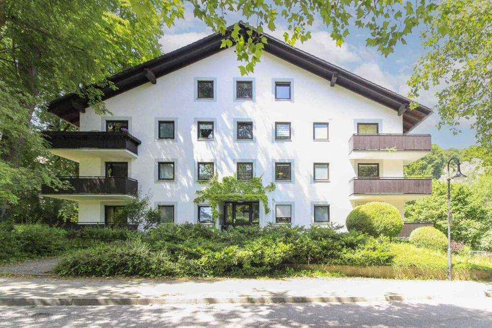 Thumbnail-Bezugsfreie, helle 3-Zi-Wohnung mit 2 Balkonen und Tiefgaragenstellplatz nahe dem Starnberger See