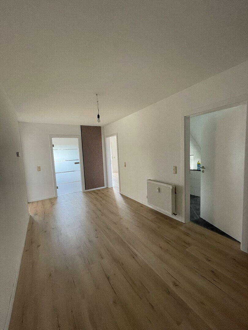 Thumbnail-Ansprechende, sanierte 2,5 Zimmer Wohnung mit Balkon, EBK in Eltville