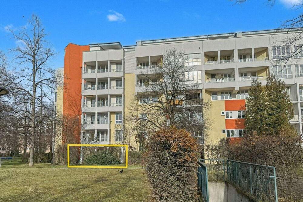Thumbnail-Ideal für Ihre Gestaltungsideen - renovierungsbedürftige 3 Zimmer Terrassenwohnung mit TG-Platz