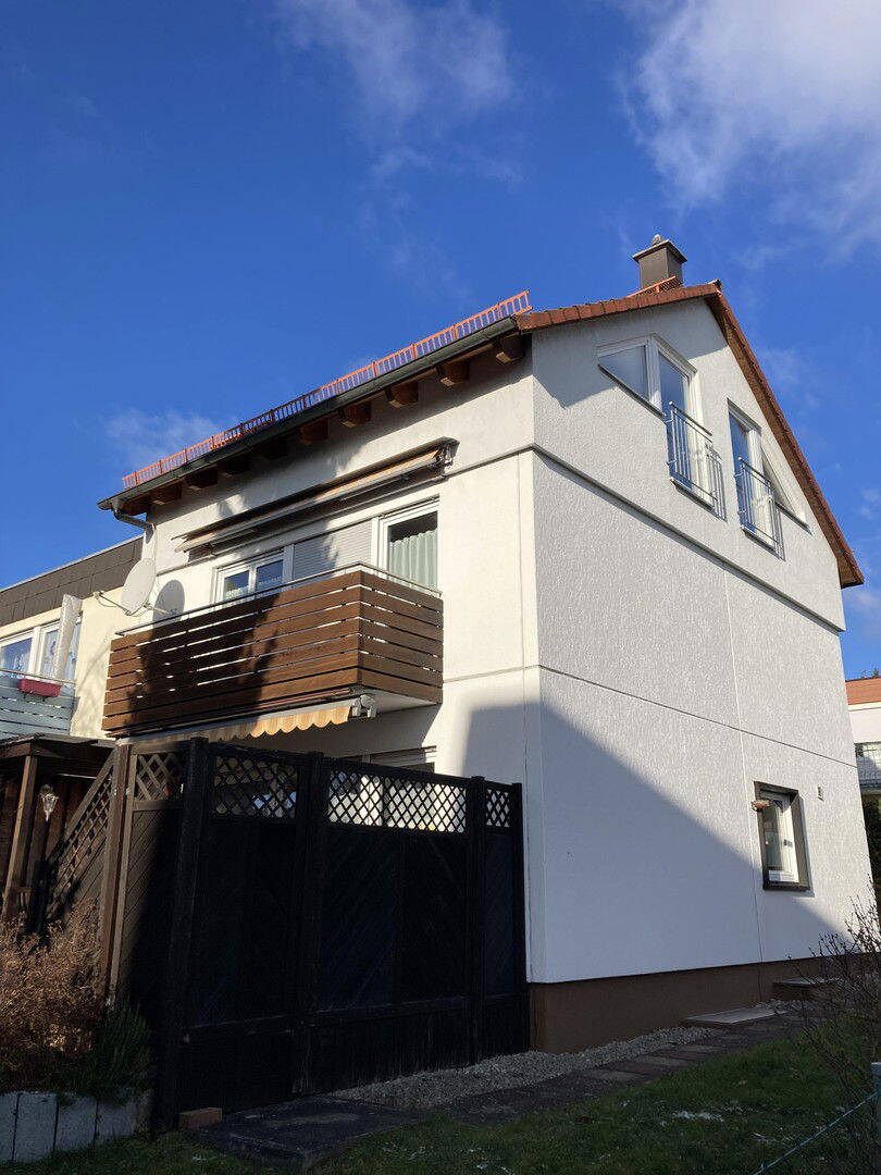 Ansicht mit Balkon