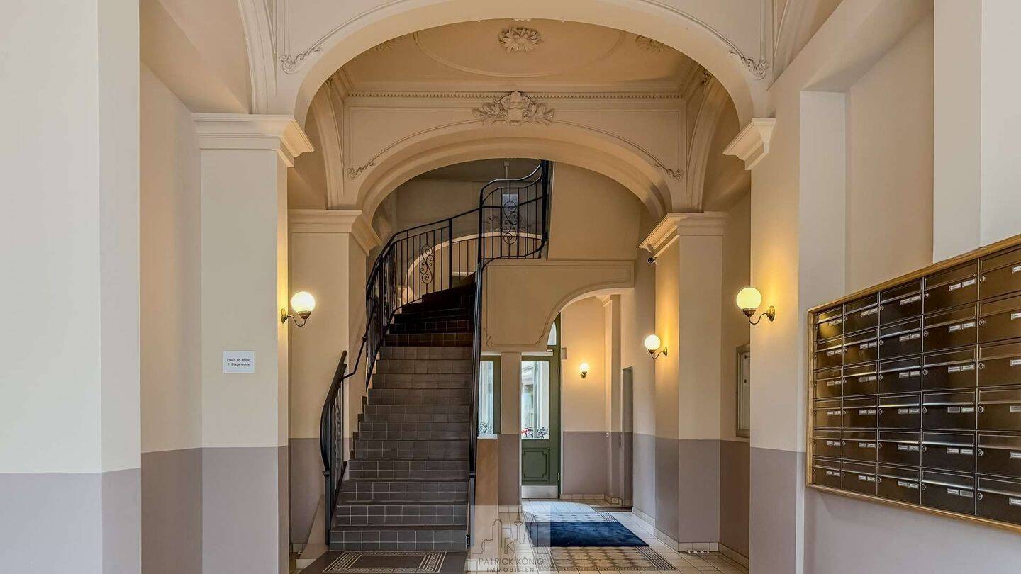 Thumbnail-Kernsanierte 2,5-Zi.-Altbauwohnung in Frankfurter Bestlage - mit Balkon, TG-Stellplatz & Denkmal-AfA