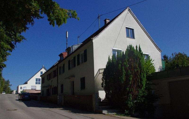 Thumbnail-helle Dreizimmerwohnung im Erdgeschoß mit Terrasse, Garten und werkstattähnlicher Doppelgarage