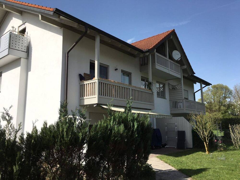 Thumbnail-Gepflegte 2 Zi.-Dachgeschoss-Wohnung mit Einbauküche, 2 Balkonen und 2 Stellplätzen