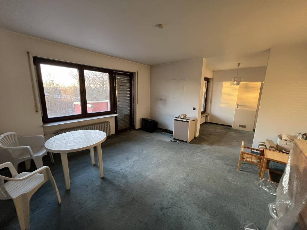 Wohnzimmer mit Balkon