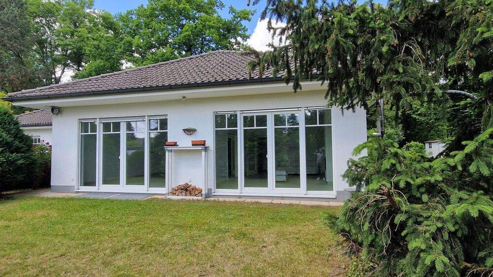Thumbnail-Wohnen in Fürth-Dambach. Gut erhaltener Bungalow in einem grünen Umfeld in bevorzugter Lage. Besichtigung vereinbaren.