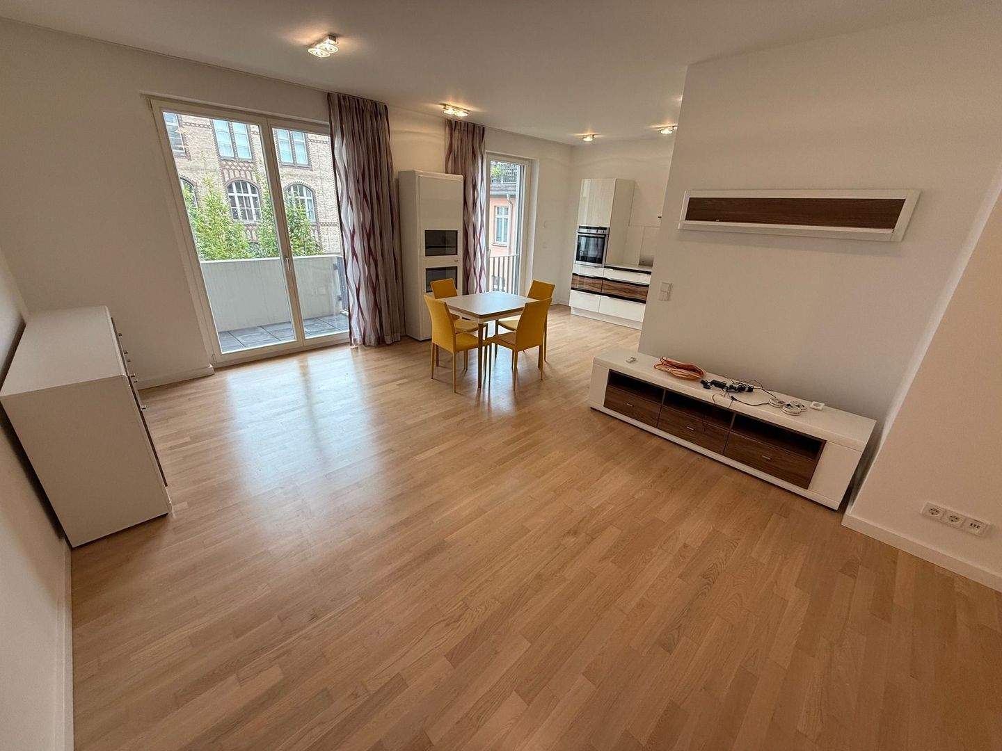 Thumbnail-Möblierte Whg mit Balkon und Fitnessraum!