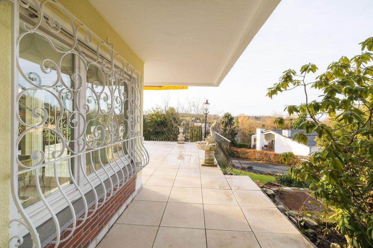 Thumbnail-Helles, modernes Einfamiienhaus mit Terrasse - Balkon + Garten in Hümmerich - Weitblick in die Eifel
