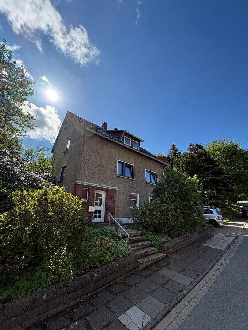 Thumbnail-Attraktives Zweifamilienhaus mit Potenzial in zentraler Lage von Hausberge - Renovierungsbedürftig