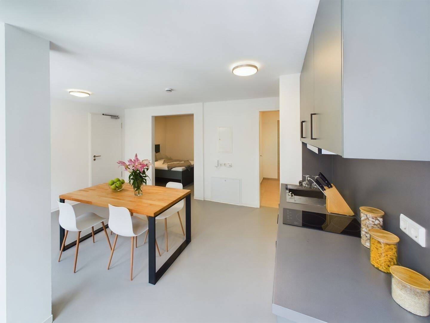 Thumbnail-Zentrale + möblierte Wohnung mit Balkon mitten in Oldenburg ab Januar | Marilyn Oldenburg | Suite