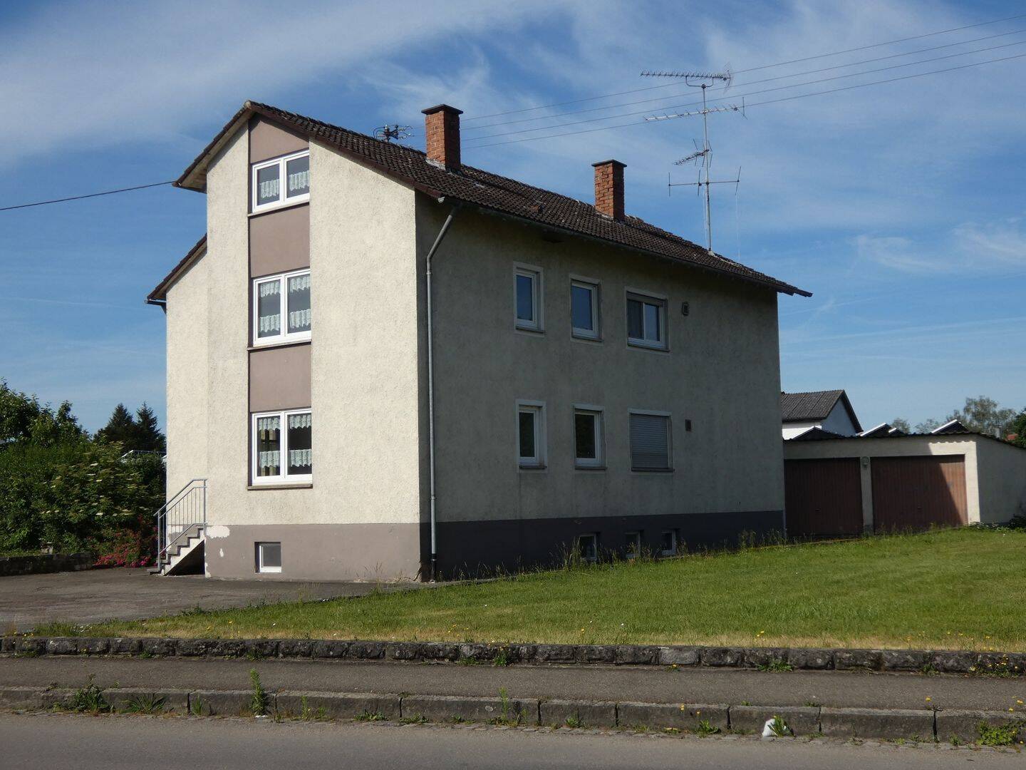 Thumbnail-Zweifamilienhaus mit Einliegerwohnung und großem Grundstück