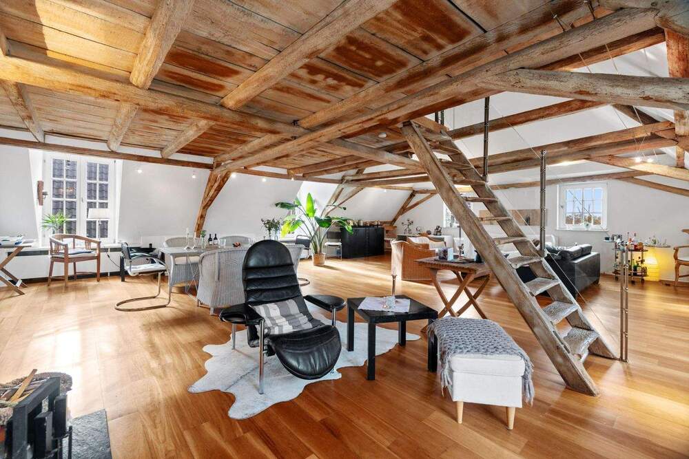 Thumbnail-Zwei Wohnungen und toskanischer Garten. Und das alles direkt am Rhein.