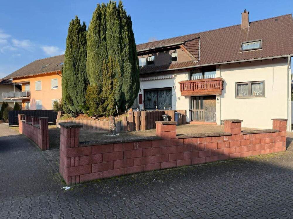 Thumbnail-Bruchmühlbach-Miesau: Großzügiges Zweifamilienhaus mit Einzimmerapartment