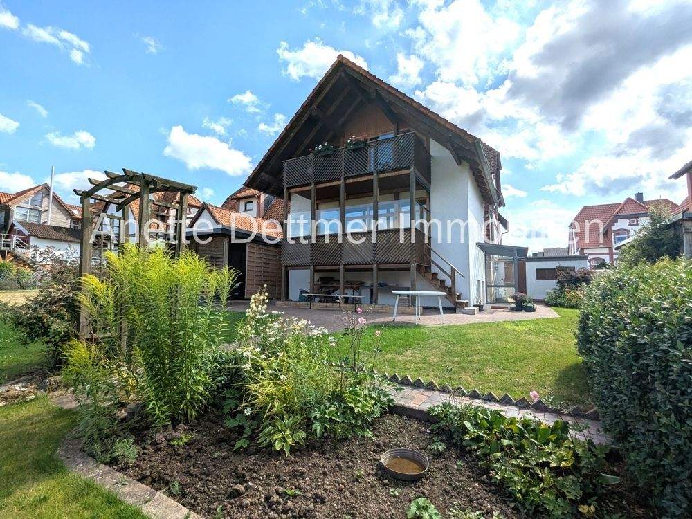 Thumbnail-Zweifamilienhaus: Altbaucharme mit großem Anbau, Garage, Carport, Wallboxkabelanschlüssen...