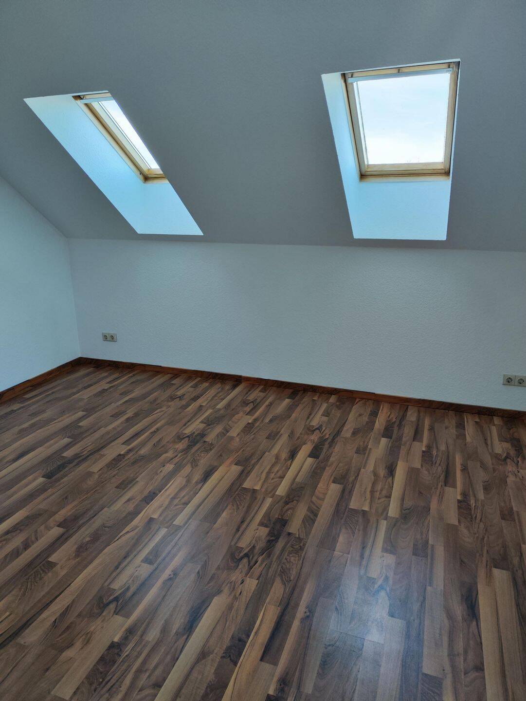 Thumbnail-Gemütliche Dachgeschosswohnung mit Einbauküche