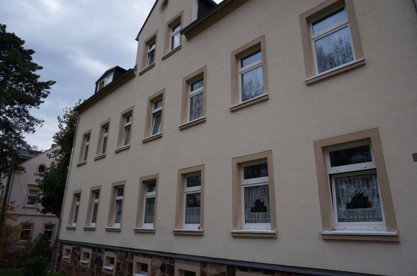 Thumbnail-Laminat - Bad mit Wanne+Fenster - frei ab 1.5.26