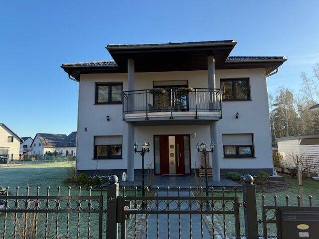 Thumbnail-Freistehendes Einfamilienhaus mit moderner Innenausstattung