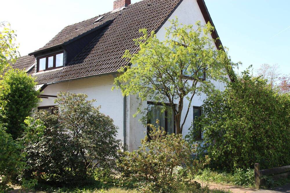 Thumbnail-Großzügiges Einfamilienhaus mit Garage und riesigem Garten in guter Lage Tostedts