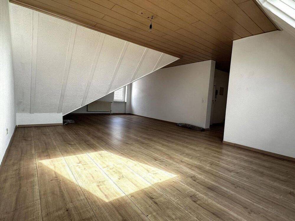 Thumbnail-Gemütliche, helle 2 Zimmer-Dachgeschoss-Wohnung (2. OG) mit Stellplatz