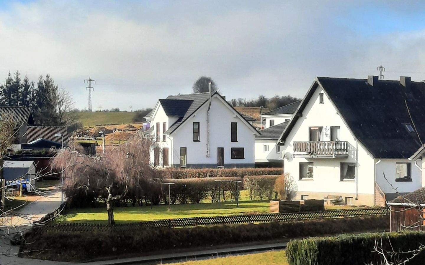 Thumbnail-Hier passt Alles - bezugsfertiges A+ Energieeinsparhaus mit vielen Extras und großem Garten in schöner Lage