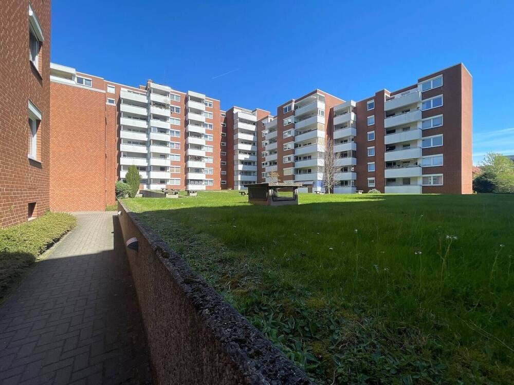 Thumbnail-3-Zimmer Wohnung mit Loggia, Tiefgaragenstellplatz und Fahrstuhl in Empelde
