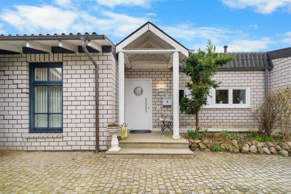 Thumbnail-Besonderes Einfamilienhaus in begehrter Lage von Ratekau auf schönem Grundstück