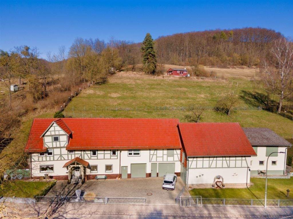 Thumbnail-Ihr Rückzugsort in gutem Zustand am Ortsrand: Charmantes Wohnhaus mit Nebengebäude