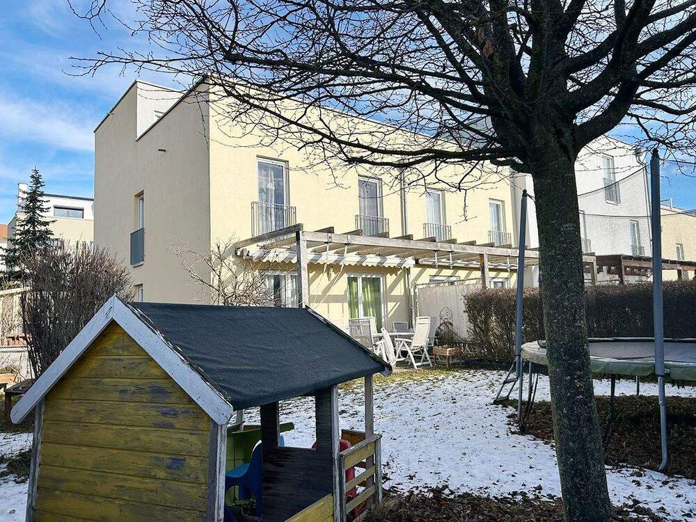 Thumbnail-Familientraum in Ditzingen: Reiheneckhaus mit Garten, Dachterrasse, Garage, Carport und Einbauküche