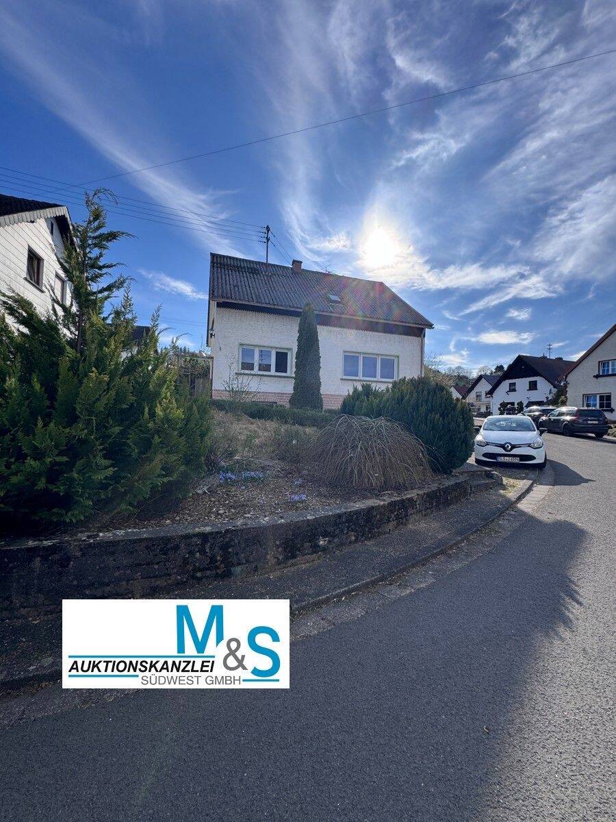 Thumbnail-Provisionsfrei! Handwerker aufgepasst! Freistehendes Einfamilienhaus in Schmelz-Limbach zu verkaufen!
