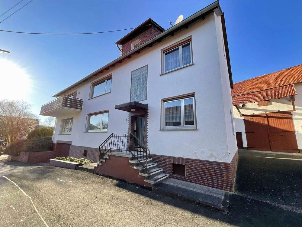 Thumbnail-Wohnhaus mit Nebengebäuden und Baugrundstück in Wehretal-Oetmannshausen